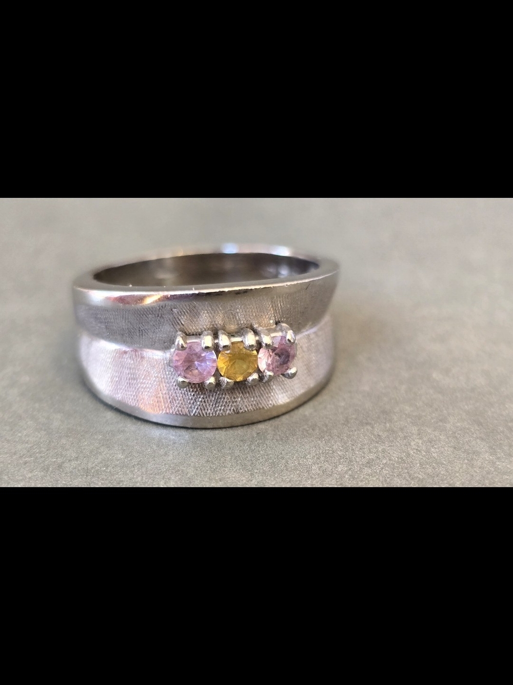 10k White Gold Sapphire Ring